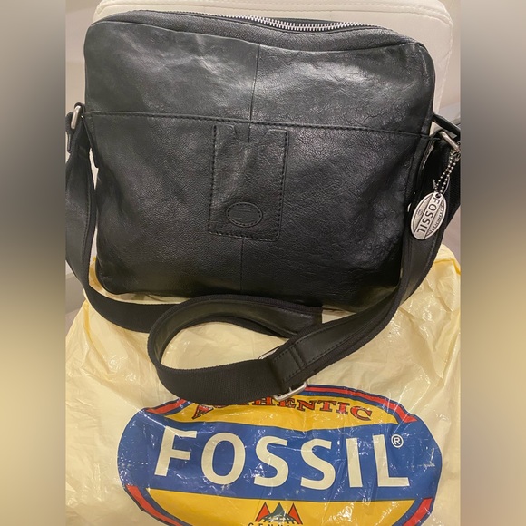 NWT, Leather Fossil Messenger Bag - Picture 3 of 8
